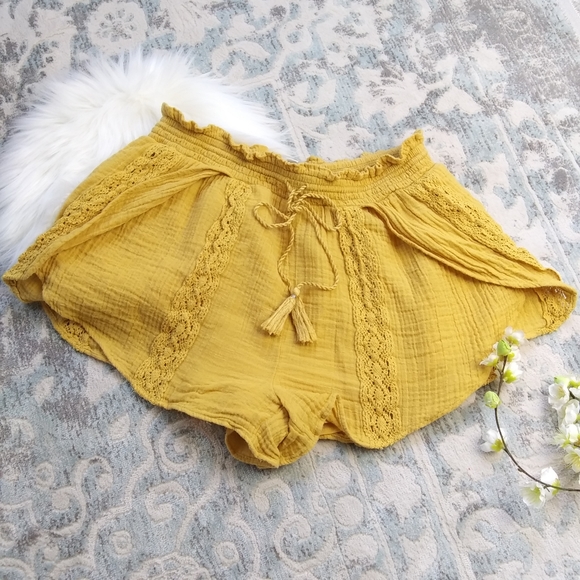 American Eagle Outfitters Pants - AMERICAN EAGLE OUTFITTERS Boho Tasseled Shorts